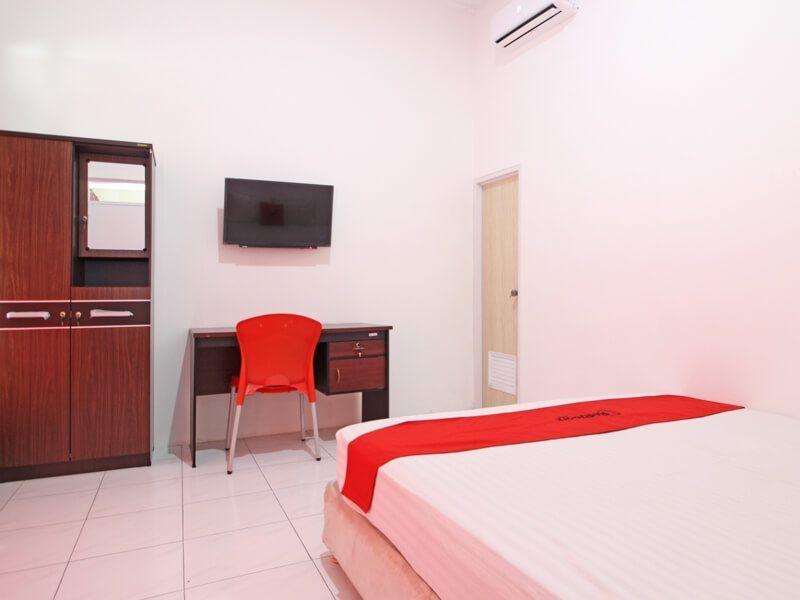 Готель Reddoorz Near Terminal Tirtonadi Surakarta  Екстер'єр фото